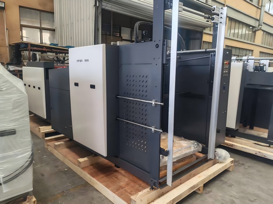 ¡La nueva máquina laminadora automática de alta velocidad Star YFMD-850 está a punto de enviarse a Tailandia!