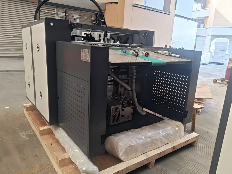 ¡La nueva máquina laminadora automática de alta velocidad Star YFMD-1050 está a punto de enviarse a Brasil!