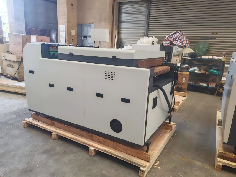 Próximamente se enviará la nueva máquina de recubrimiento UV automática Star SGUV-760A.