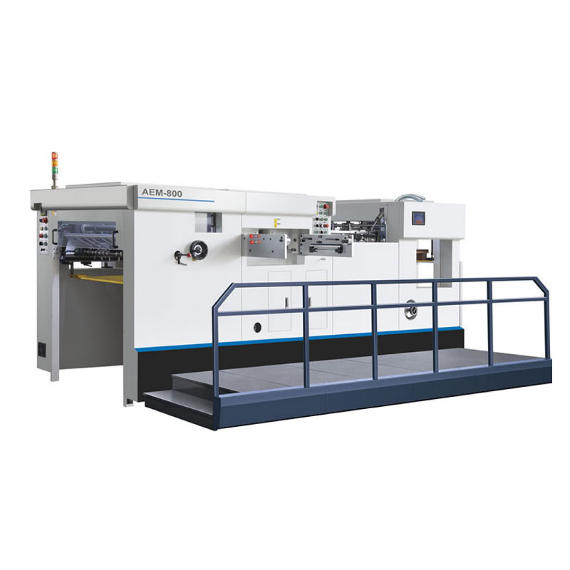 Máquina automática de corte y arrugas